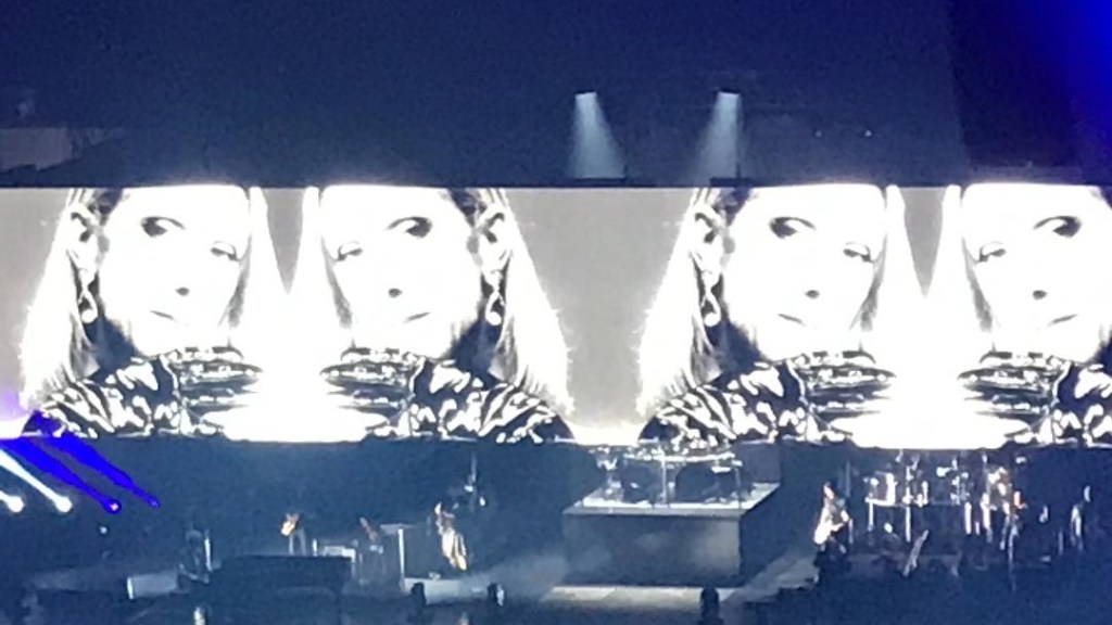 This image has an empty alt attribute; its file name is c3.jpg